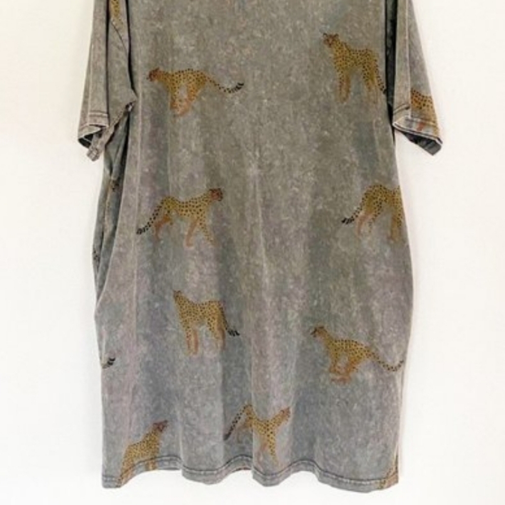Dressed in lala off brand on the Prowl dress size 1x with pockets